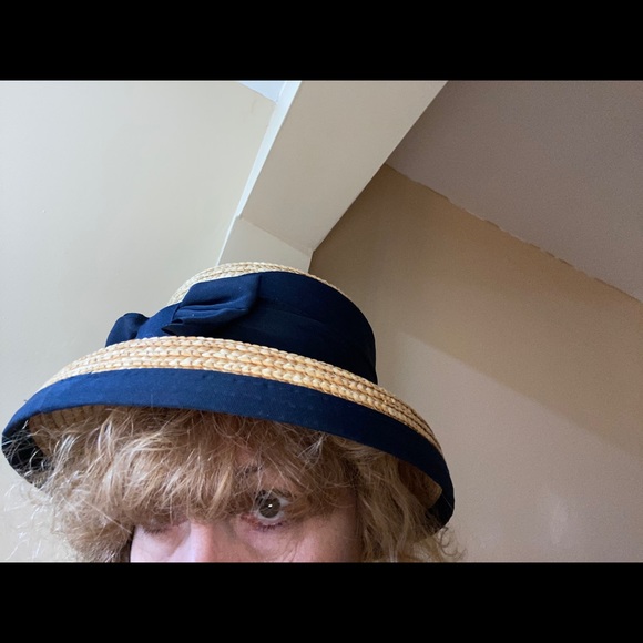 Straw hat with blue bow - Picture 8 of 16